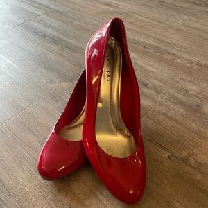 Comfort Plus by Predictions Glossy Red Heels